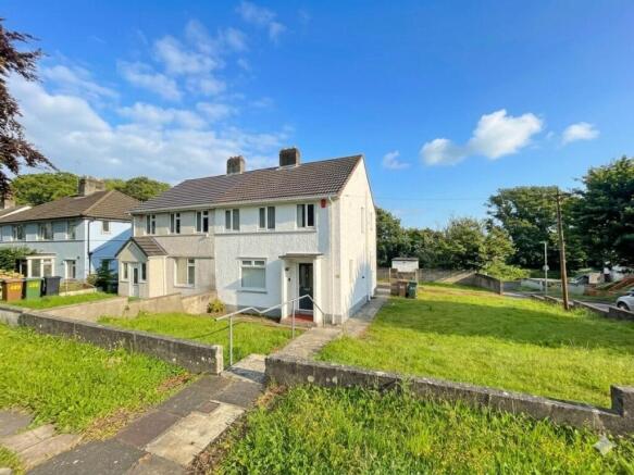 3 bed property, in Blandford Road, £270,000