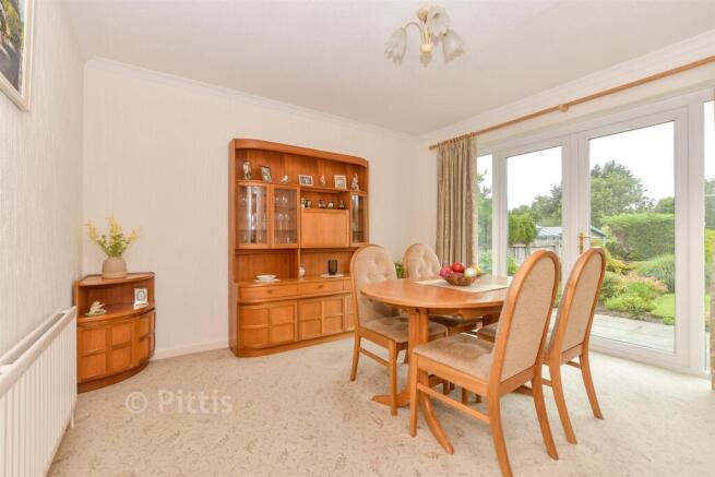 3 bed property, in Staplers Road, £400,000