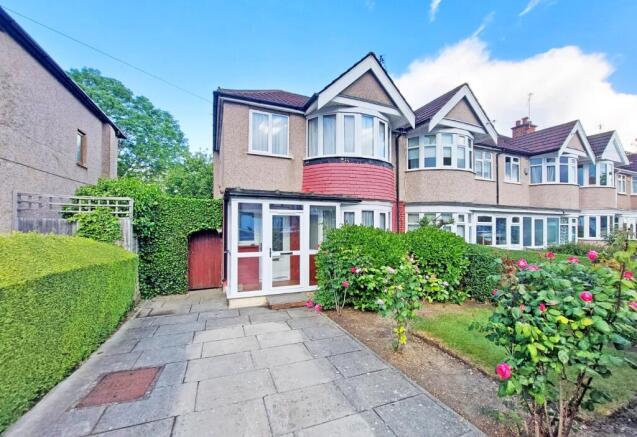 3 bed property, in Ravenswood Crescent, £550,000
