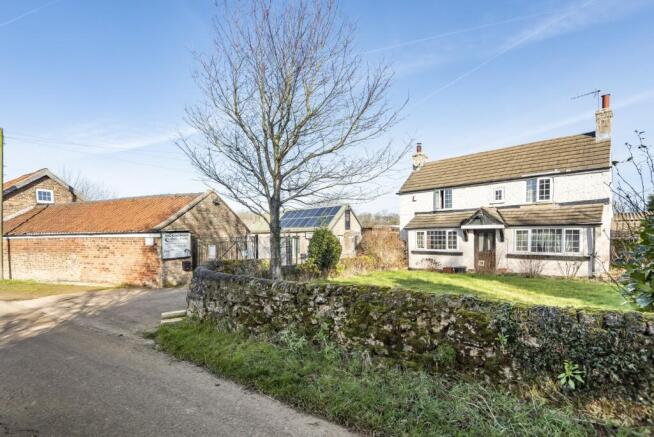 3 bed property, in Hickinwood Lane, £495,000