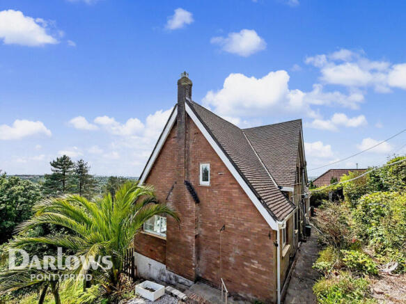 5 bed property, in Llantrisant, £550,000