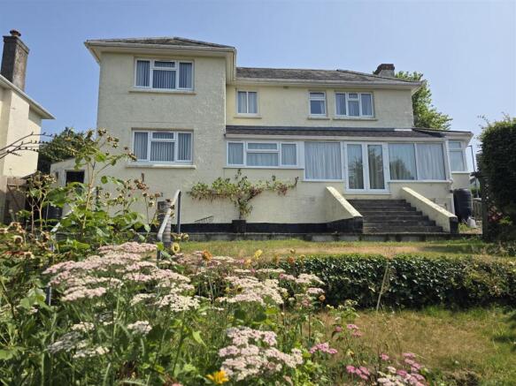 4 bed property, in Dunheved Road, £379,950