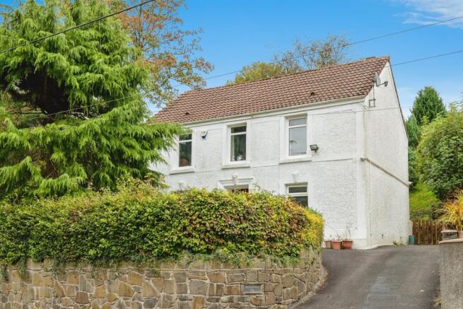 3 bed property, in Swansea Road, £270,000