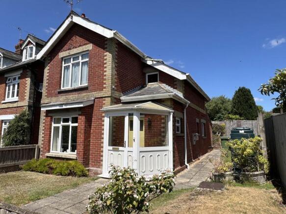 3 bed property, in Droxford, £400,000