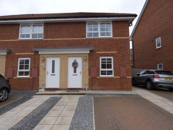 2 bed property, in Gibside Way, £134,000