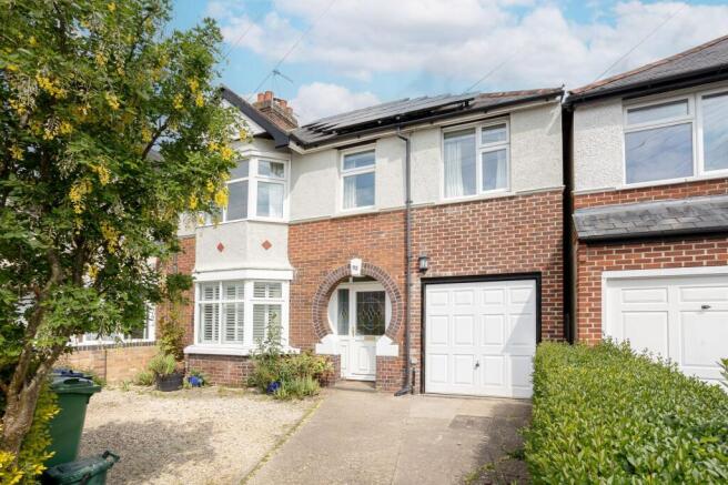 4 bed property, in Westbury Crescent, £600,000