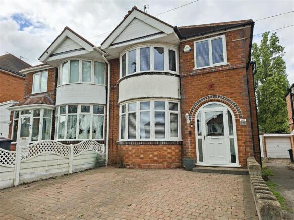 3 bed property, in Olorenshaw Road, £280,000