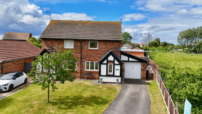 2 bed property, in Trem Yr Harbwr, £185,000