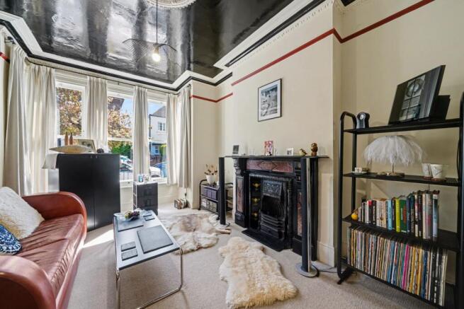 2 bed property, in Mill Hill Road, £525,000