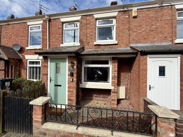 3 bed property, in Woodford Lane, £175,000