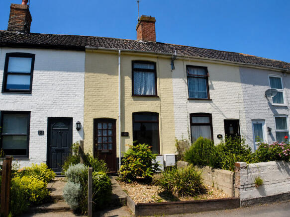 2 bed property, in Kemps Lane, £180,000