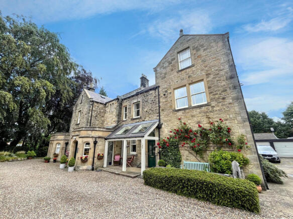 2 bed property, in Eilansgate, £175,000