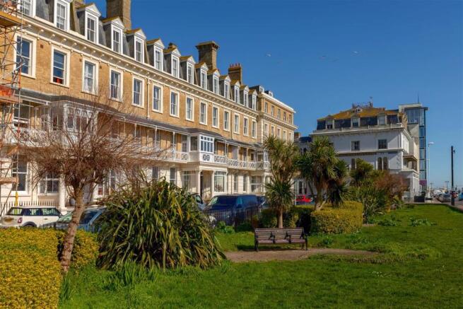1 bed property, in Heene Terrace, £179,950