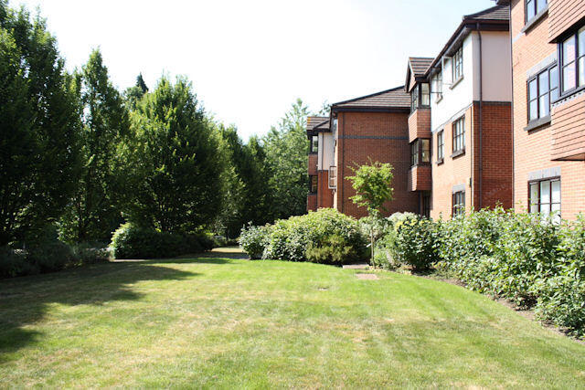 1 bed property, in White Rose Lane, £180,000