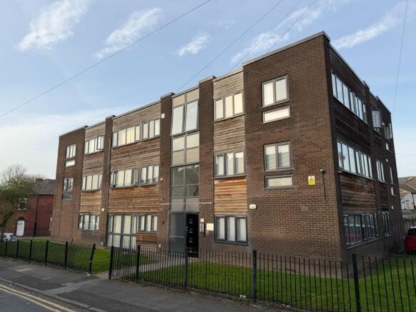 1 bed property, in Hall Street, £45,000