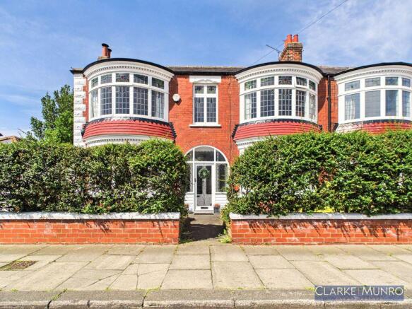3 bed property, in Thornfield Grove, £325,000