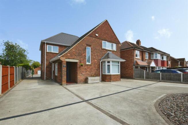 5 bed property, in Malvern Road, £525,000