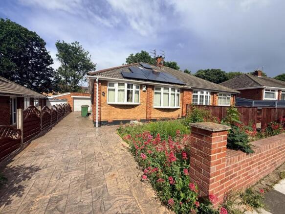 2 bed property, in Regency Avenue, £125,000
