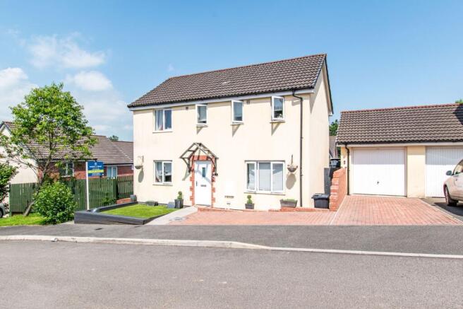 3 bed property, in Meadowsweet Close, £350,000