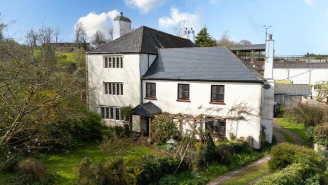 5 bed property, in Buckland Barton House, £725,000