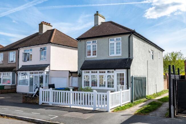 3 bed property, in Somerhill Road, £575,000