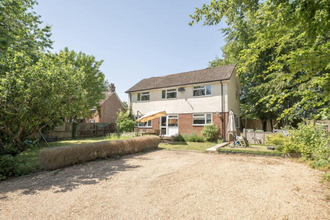 3 bed property, in Bournefields, £695,000