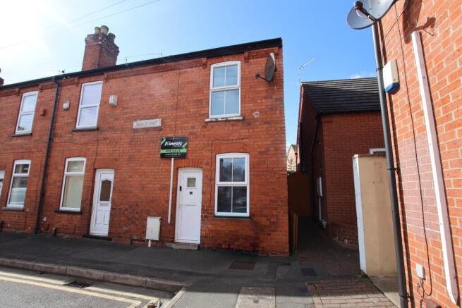 2 bed property, in Bell Street, £140,000