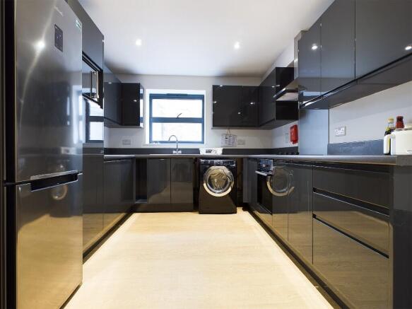 14 bed property, in Castle Street, £2,000,000
