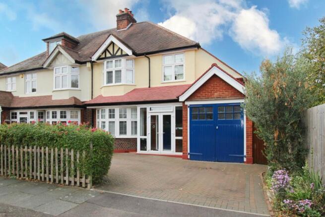 4 bed property, in Rosebery Avenue, £1,350,000