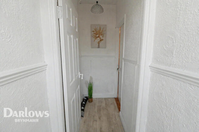 2 bed property, in Oak Street, £110,000