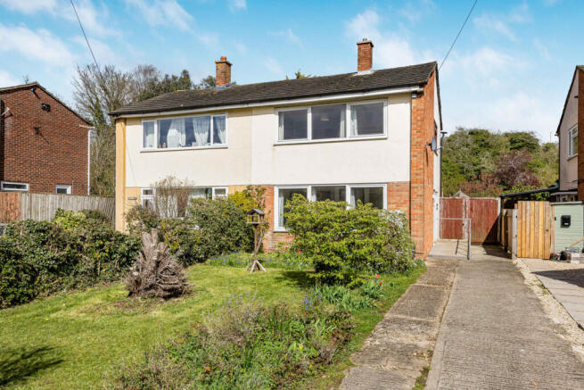 3 bed property, in Maple Road, £390,000