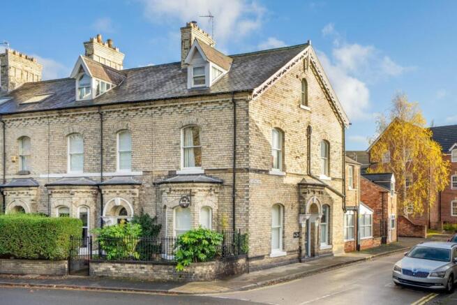 6 bed property, in Huntington Road, £750,000