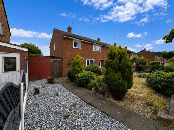 3 bed property, in Rugeley Avenue, £160,000