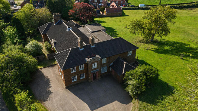 Land, in Doddshill Road, £500,000