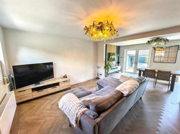 4 bed property, in Croft Field, £400,000