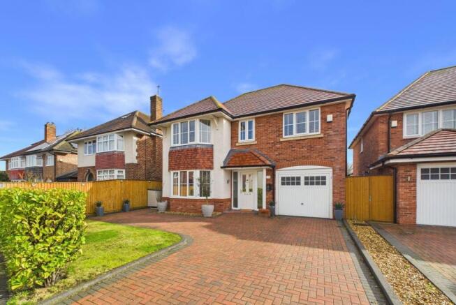5 bed property, in Springfield Avenue, £685,000