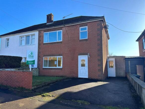 3 bed property, in Ridler Road, £160,000
