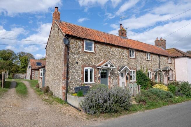 1 bed property, in North Creake, £270,000