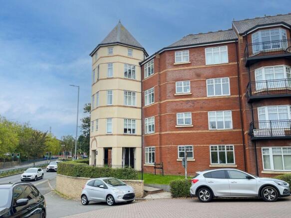 2 bed property, in Penn Road, £90,000