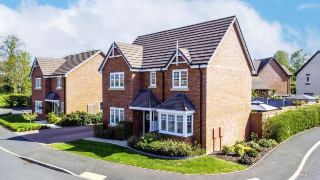 4 bed property, in Pavilion Way, £465,000
