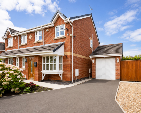3 bed property, in The Green, £230,000