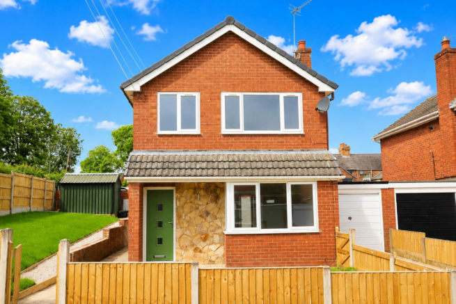 3 bed property, in Old Mold Road, £269,950