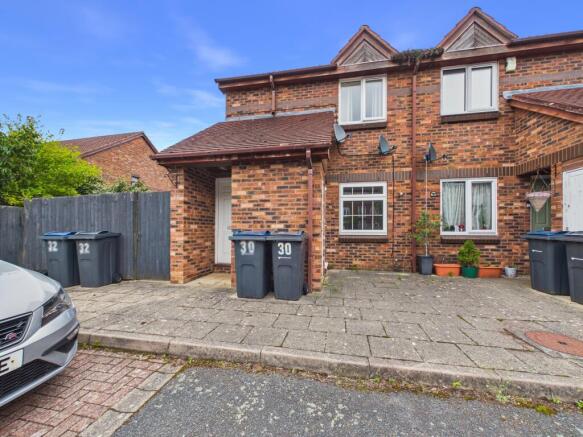 1 bed property, in Lime Tree Road, £100,000