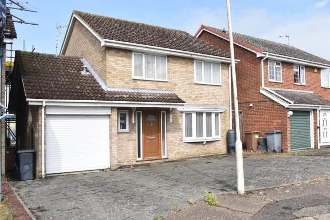 4 bed property, in Spenlow Drive, £495,000