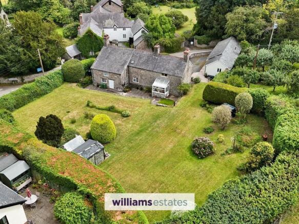 4 bed property, in Efenechtyd, £630,000