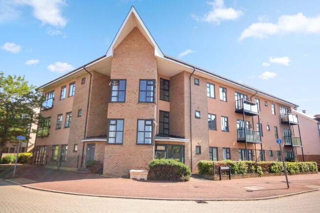 2 bed property, in Chariot Way, £230,000