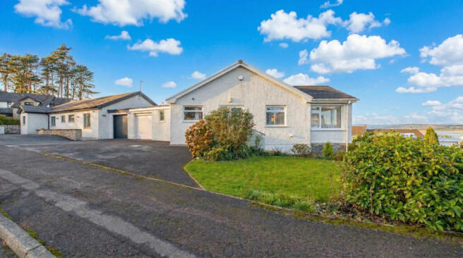 2 bed property, in Dallam Drive, £310,000
