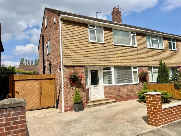 3 bed property, in Caedmon Crescent, £275,000