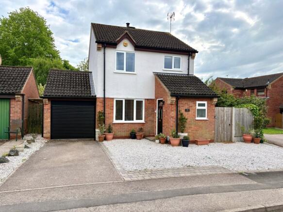 3 bed property, in Aland Gardens, £325,000