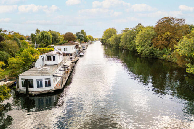5 bed property, in Hampton TW12, £1,250,000